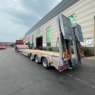 13000x3000x3300mm Προσαρμοσμένο 60 τόνων βαρύ φορτίο μεταφοράς 3 άξονες χαμηλό κρεβάτι αγόρι ημιφορτηγό