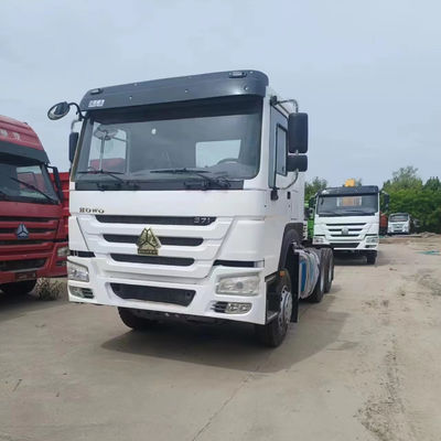Μεγάλο ωφέλιμο φορτίο Sinotruk HOWO 6X4 Τρακτέρ Τρακτέρ Κεφαλή Αριστερό χειροκίνητο για την αφρικανική αγορά