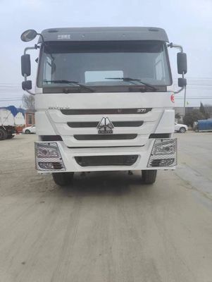 Μεγάλο ωφέλιμο φορτίο Sinotruk HOWO 6X4 Τρακτέρ Τρακτέρ Κεφαλή Αριστερό χειροκίνητο για την αφρικανική αγορά