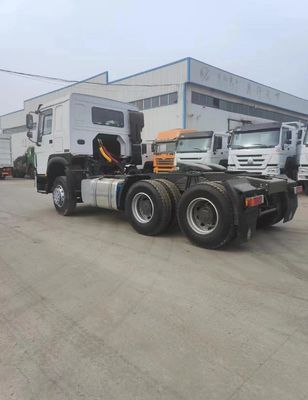 Μεγάλο ωφέλιμο φορτίο Sinotruk HOWO 6X4 Τρακτέρ Τρακτέρ Κεφαλή Αριστερό χειροκίνητο για την αφρικανική αγορά