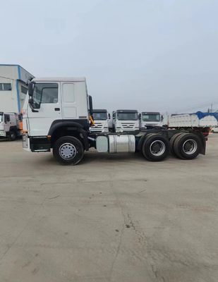 Μεγάλο ωφέλιμο φορτίο Sinotruk HOWO 6X4 Τρακτέρ Τρακτέρ Κεφαλή Αριστερό χειροκίνητο για την αφρικανική αγορά