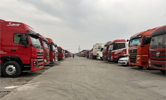 Χρησιμοποιούμενα ελαφρά φορτηγά ελκυστήρα με χωρητικότητα κινητήρα 4 6L για ομαλή και εύκολη μεταφορά