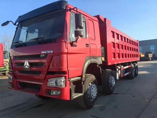 Ακαθάριστο βάρος οχήματος 20000 kg Χρησιμοποιούμενα ελαφρά έλκοντα φορτηγά 6x4 για τη μεταφορά χύδην εμπορευμάτων